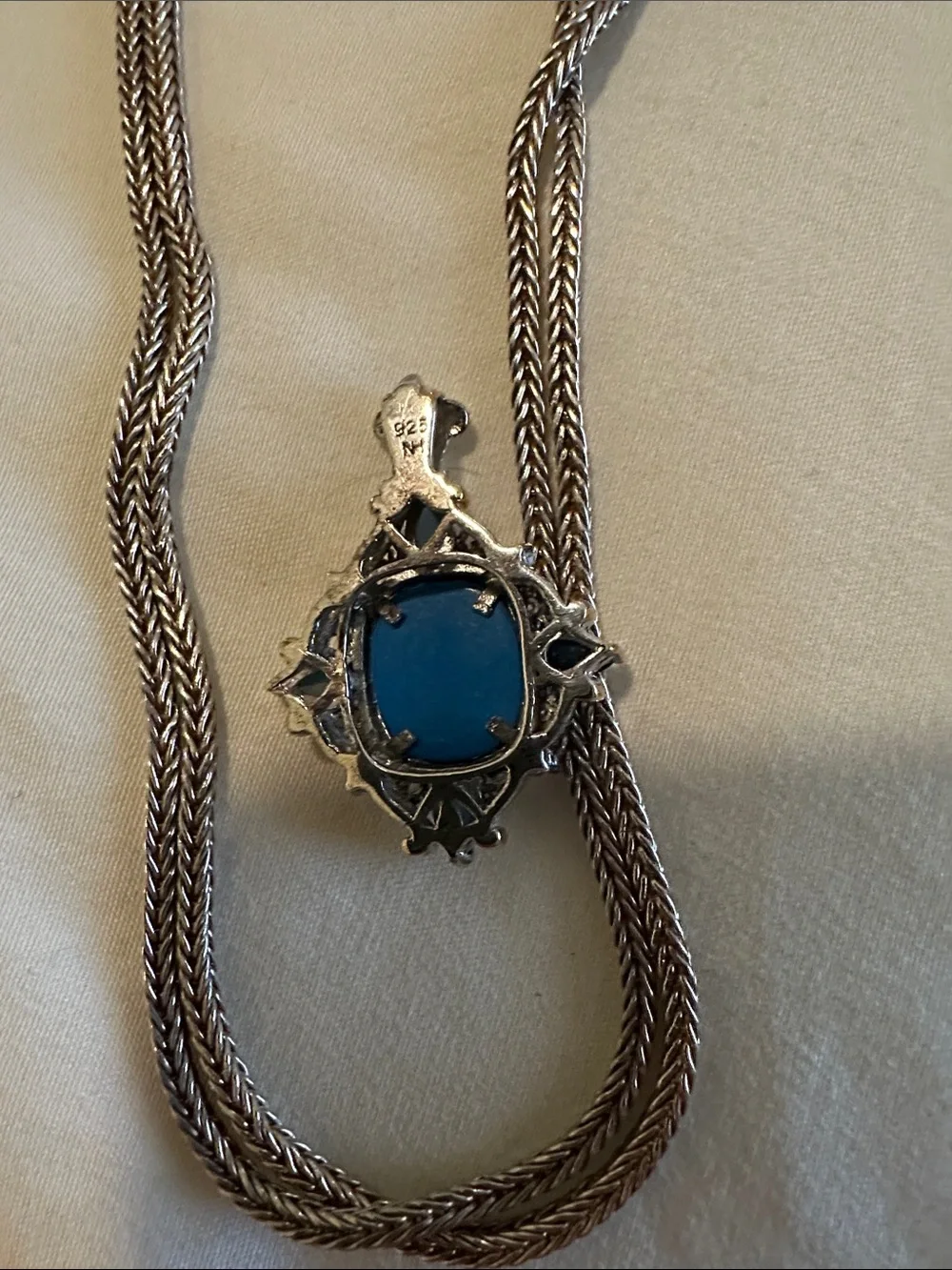 Stunning 925 pendant and chain
